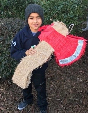 APINATA4U Axe Pinata For Lumberjack Red Color 4 APINATA4U Axe Pinata For Lumberjack Red Color