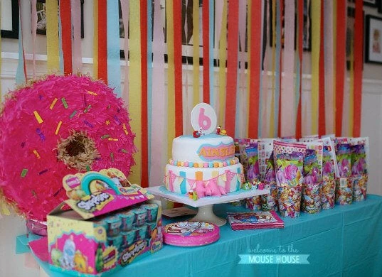 APINATA4U Strawberry Doughnut Pinata 4 APINATA4U Strawberry Doughnut Pinata